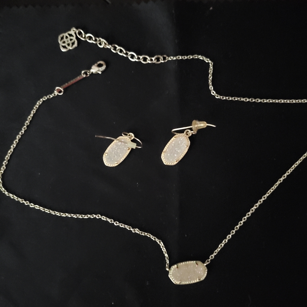 Kendra Scott necklace and earrings set